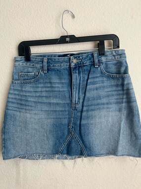 Hollister High-Rise Denim Mini Skirt with Raw Hem W29 Size 9